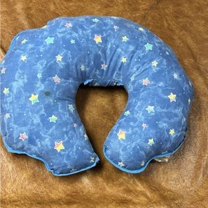 Selling a boppy pillow for a baby. Straps are included to strap the baby in!